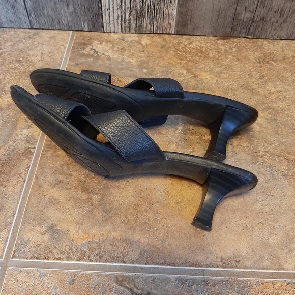 Sandals - Picture 2 of 5